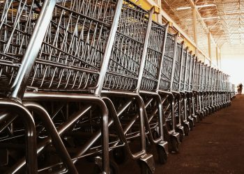 What Advantages Do Wholesale Sales to Retailers Offer?