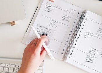 How to Stay Organized With a Monthly Planner