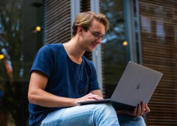 The Flexibility of an Online MBA in Human Resources for Working Professionals