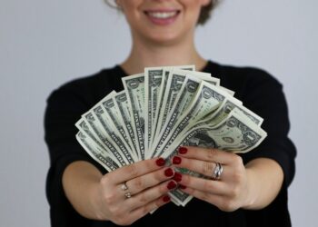 Charitable Donor-Advised Funds: Benefits, Strategies, and Best Practices for 2024